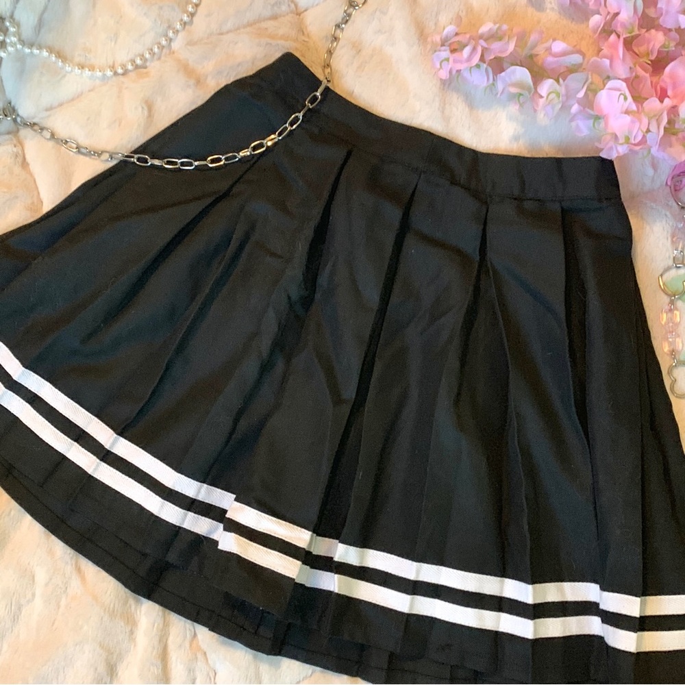 HOT TOPIC pleated skirt